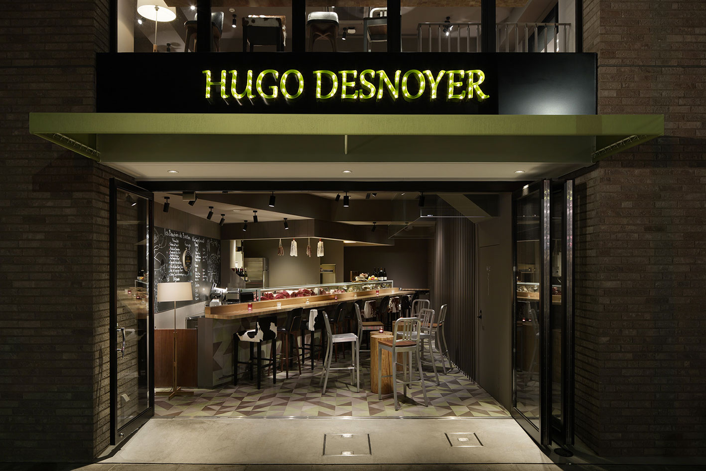 Hugofull01